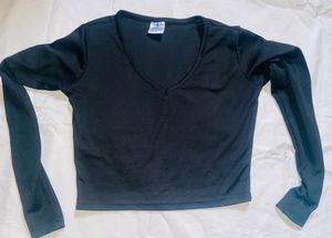 Women&#39;s Black V Neck Crop TopLong Sleeve