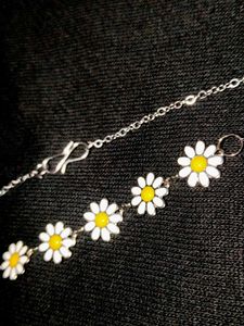 white flower chain 💮