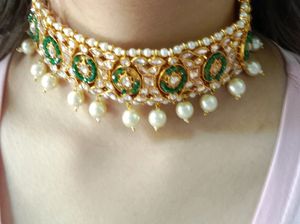 Beautiful Green Choker Necklace Gold Plated