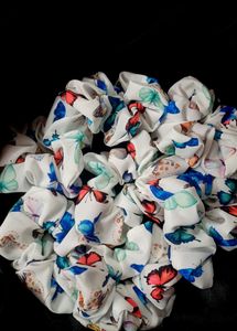 2 Scrunchies 🦋🦋🦋