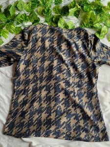 GAP Women’s Navy and Tan Shirt