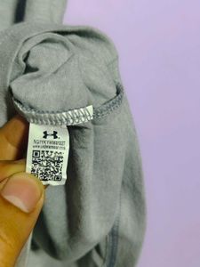 Under Armour Graphic Tee Size L 44/46