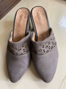 Suede Heels Grey