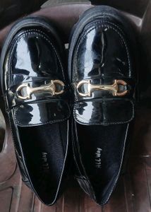 Stylish Black Loafers with Gold Detail