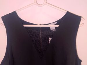 H&amp;M LACE DETAIL TOP