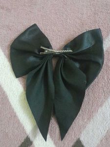 bow hair clip 🎀