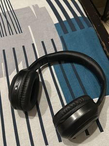 Black Wireless Headphones