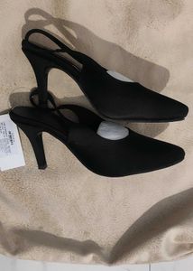Monrow Black Heels