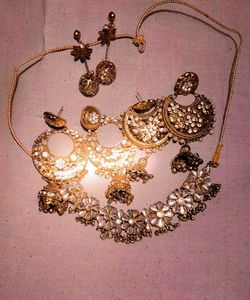 Traditional Gold-Toned Kundan Jewelry Set with Flo