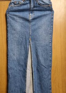 STRADIVARIUS FRONT SLIT DENIM SKIRT 26&#34;
