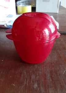 Tupperware Cute Apple Keeper