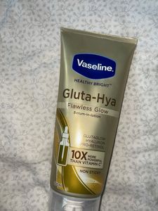 Vaseline Gluta-Hya Flawless Glow