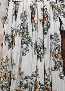 Pretty Floral White Dress🥀🤍