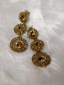 women necklace with earrings