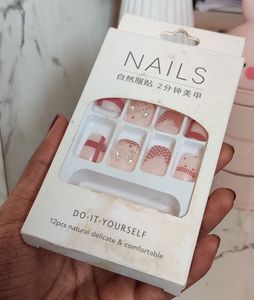 Press-On Nail Set