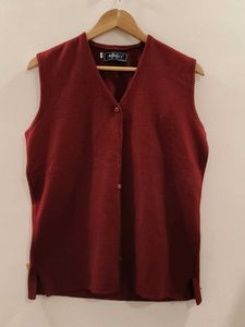 Narulas Women Red Sleeveless Woollen Sweater