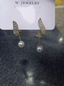Unused Zirconia Metal Earrings With Pearl