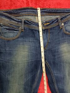 Levi&#39;s Navy Blue Capri