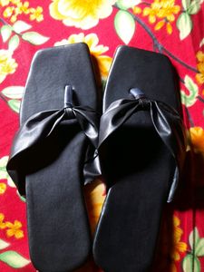 Black Flasts Sandals