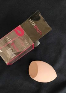 Huda Beauty  Blender