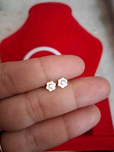 Beautiful New 2 Pairs Studs