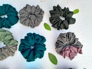 Set of 12 Scrunchies 💞