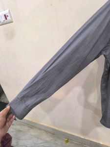 100% Cotton Grey Shirt Of Ozemberg Brand.