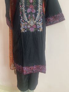 Pakistani Embroidered 3 Pcs Set
