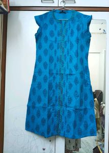 Srishti Printed Sleeveless Kurta With Free Legging