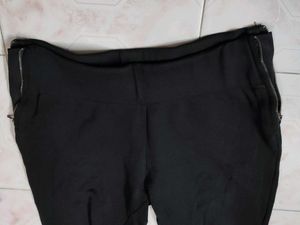 Black Zippered Jeggins Size 32