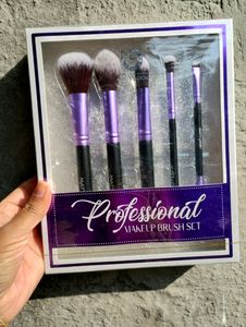 Combo Of Myglamm Compact,Kajal &amp;Lip Kit Brushes