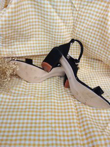 CUTE BLACK HEELS  FOR WOMEN