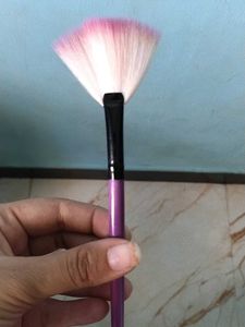 Makeup Fan Brush