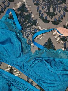 lace bra and panty set