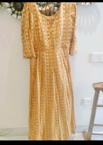 Heavy Party Wear Gown With Dhupata