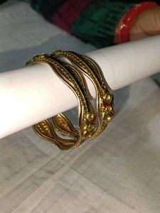 Elegant Gold-Tone Bangle Set
