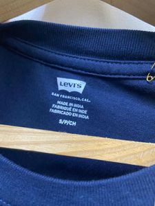 Levi’s T-shirt