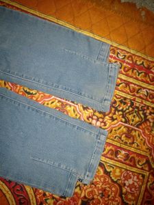 Jeans with cutout detail