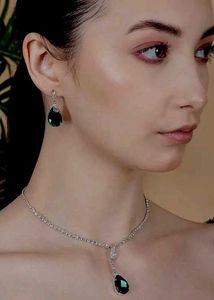 New Emerald Necklace &amp; Earring Set
