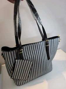 Beautiful Bag Availble For Sale