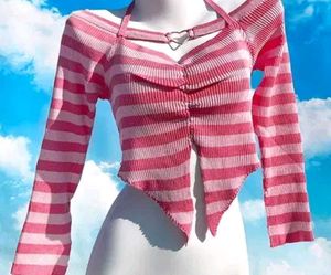 y2k heart shape pink crop top from urbanic