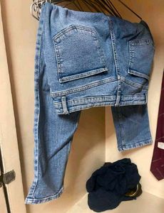 Light Wash Jeans - Relaxed Fit