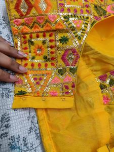 Blouse ( Paded) .. Sleeves Attached On It