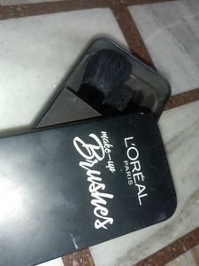 L'Oreal Make-Up Brushes