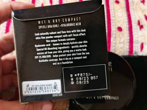 Lakme Absolute Wet N Dry Compact