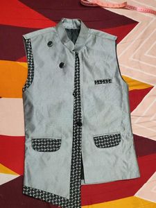 Sleeveless Ethnic Jacket
