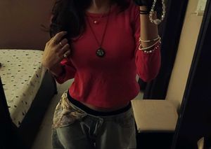 Bright pink fitted top 🌸