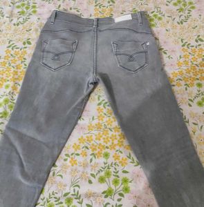 Gray &#39;Focus&#39; Jeans - Size 32