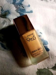 Lakme 9to5 Primer + Matte Foundation