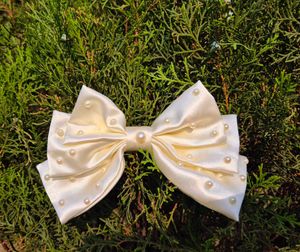 Pearl Bow